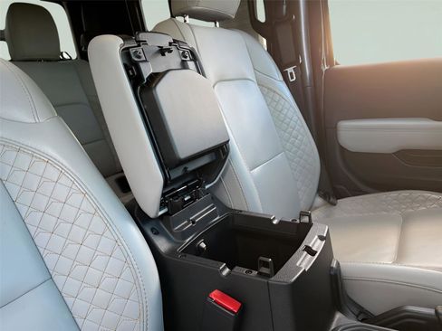 Used 2023 Jeep Gladiator Overland image 32