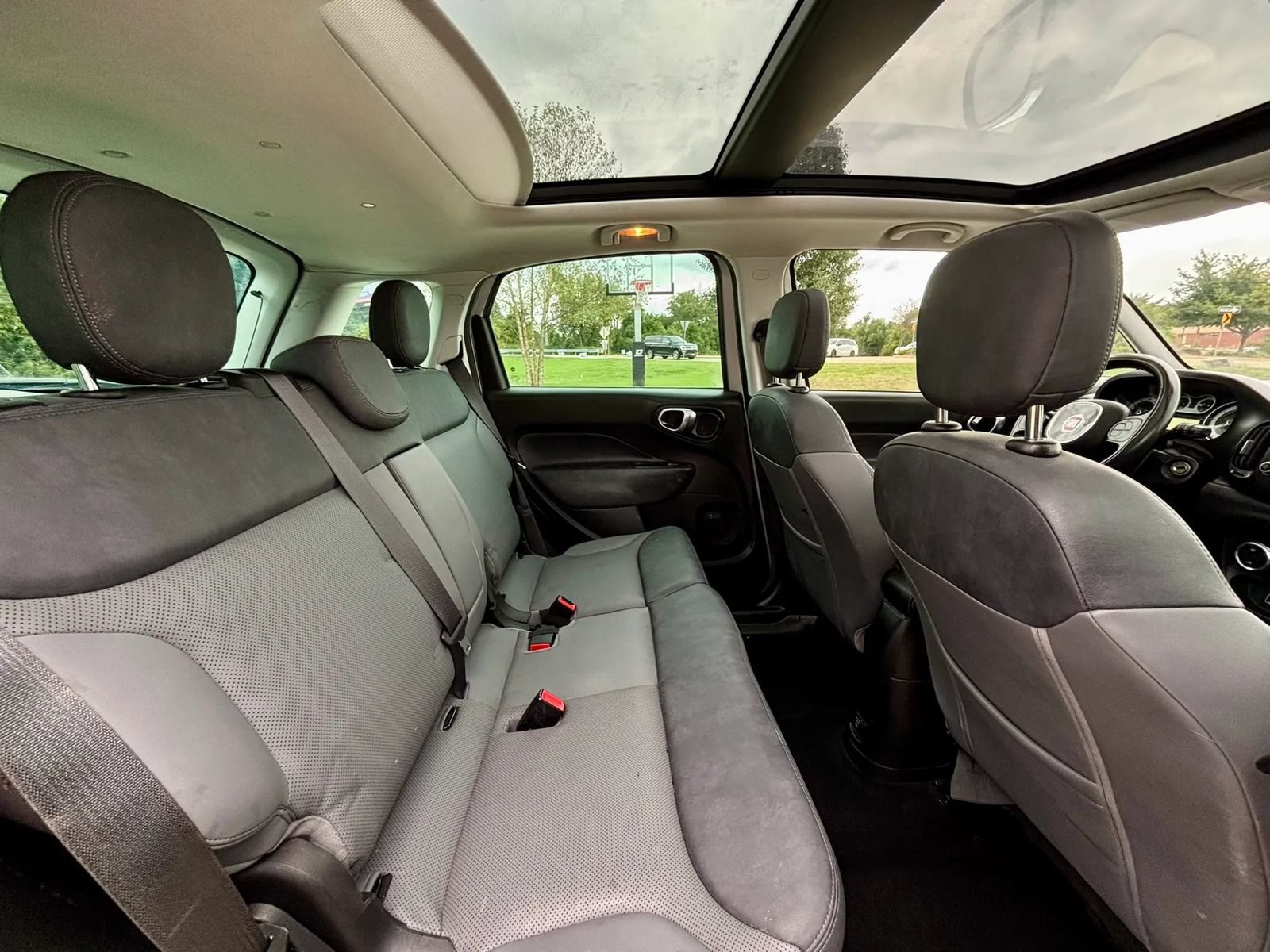 Used 2017 FIAT 500L Lounge w/ Premium Package FWD image 16