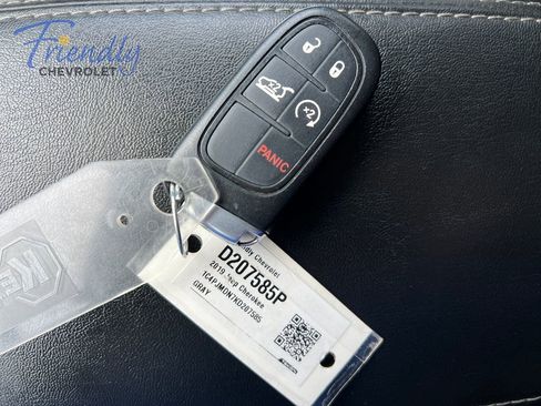 Used 2019 Jeep Cherokee Limited AWD/4WD image 28