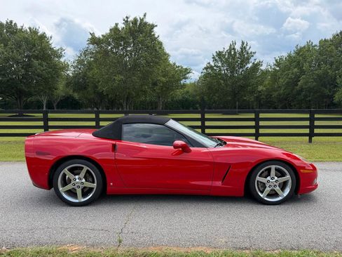 Used 2007 Chevrolet Corvette Convertible w/ Preferred Equipment Group RWD image 4