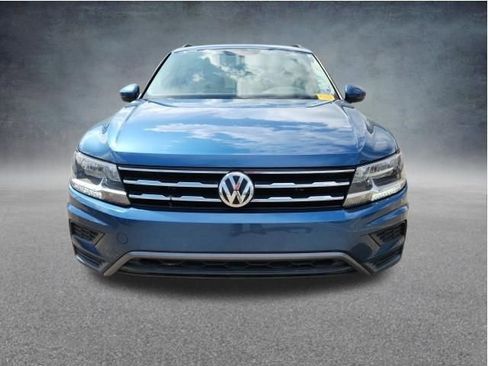 Used 2020 Volkswagen Tiguan SE w/ Panoramic Sunroof Package FWD image 3