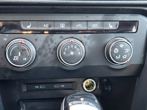 Used 2022 Volkswagen Taos SE image 17