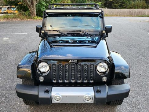 Used 2015 Jeep Wrangler Unlimited Sahara AWD/4WD image 5