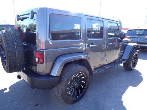 Used 2016 Jeep Wrangler Unlimited Sahara w/ Connectivity Group AWD/4WD image 7