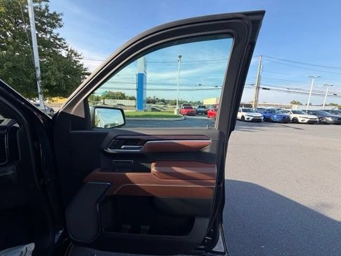 Used 2025 GMC Sierra 1500 Denali Ultimate AWD/4WD image 25
