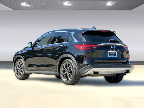 Used 2019 INFINITI QX50 Essential w/ Sensory Package AWD/4WD image 3
