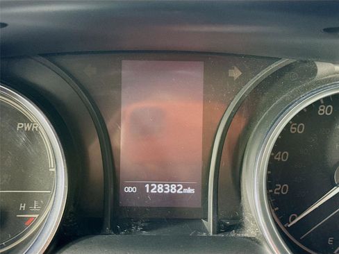 Used 2018 Toyota Camry SE w/ Audio Package image 6