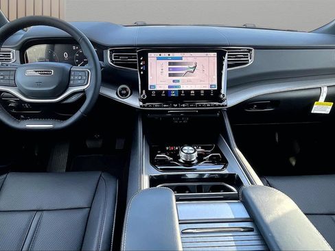 New 2026 Jeep Grand Wagoneer Limited AWD/4WD image 11