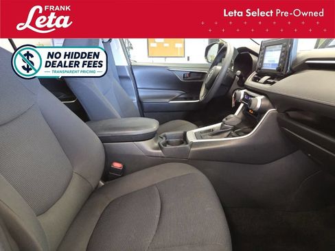 Used 2019 Toyota RAV4 LE FWD image 17