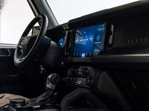 Used 2025 Ford Bronco Badlands image 65