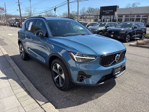 Used 2025 Volvo XC40 B5 Plus AWD/4WD image 7