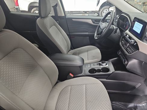 Used 2022 Ford Escape SE w/ SE Sport Appearance Package image 11