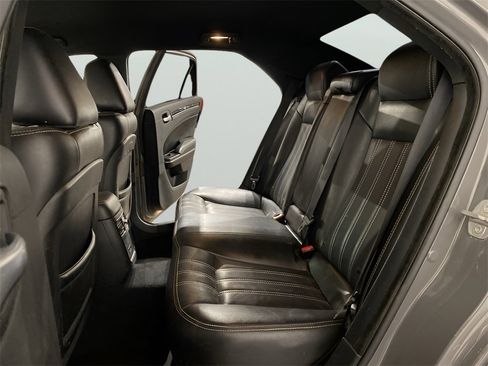 Used 2019 Chrysler 300 S image 10