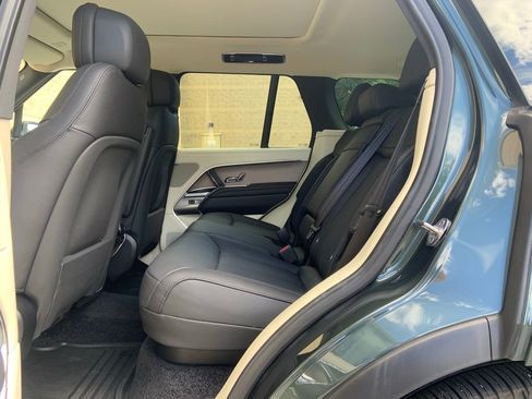 Certified 2023 Land Rover Range Rover SE image 13