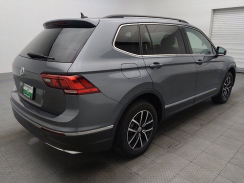 Used 2021 Volkswagen Tiguan SE w/ Panoramic Sunroof Package image 9