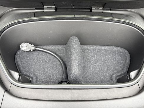 Used 2023 Volvo XC40 Recharge Core image 32