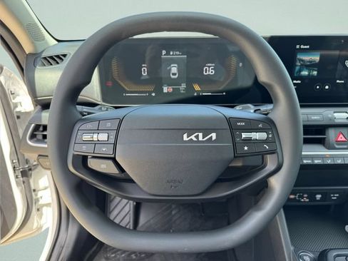 New 2026 Kia K4 FWD image 32
