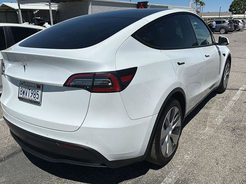 Used 2021 Tesla Model Y Long Range AWD/4WD image 4