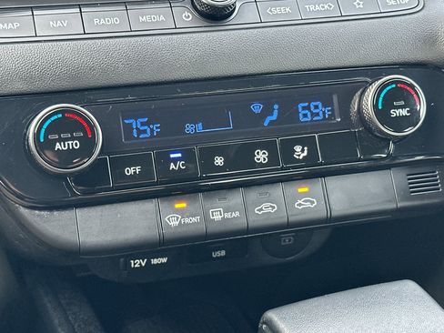 Certified 2025 Hyundai Elantra SEL image 20