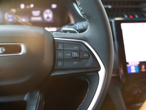 New 2025 Jeep Grand Cherokee Limited image 18