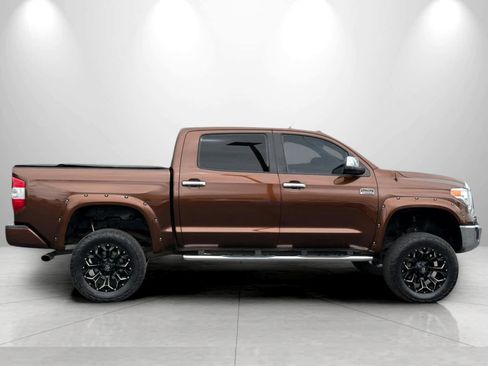 Used 2017 Toyota Tundra 4x4 CrewMax image 8