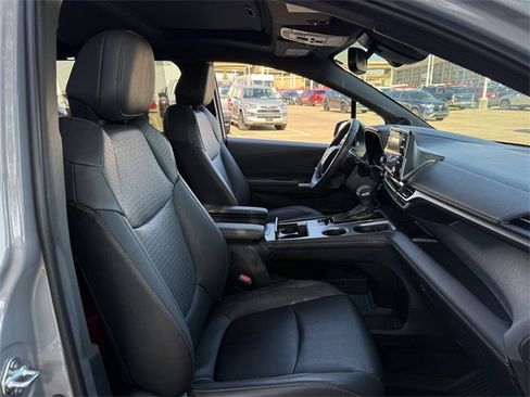 Used 2024 Toyota Sienna XLE Woodland Edition image 31