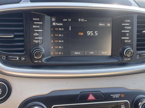 Used 2020 Kia Sorento S FWD image 19