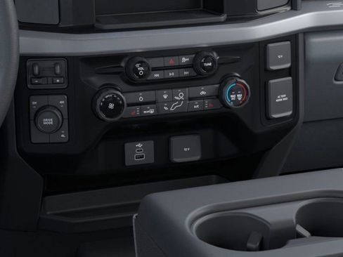 New 2025 Ford F550 4x4 Crew Cab Super Duty w/ XLT Value Package image 16