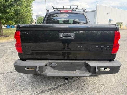 Used 2017 Toyota Tundra 4x4 CrewMax image 4