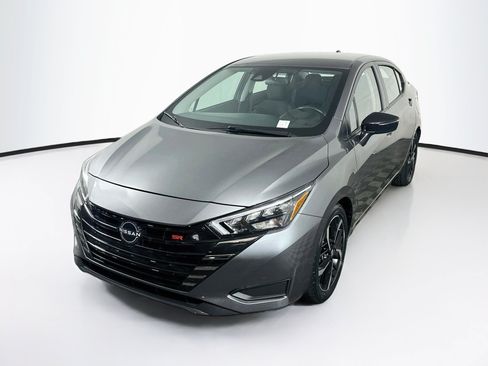 Used 2025 Nissan Versa SR FWD image 3