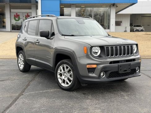 Used 2022 Jeep Renegade Latitude image 2