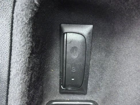 Used 2017 Jeep Grand Cherokee Altitude image 48