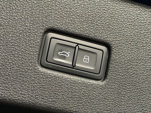 Used 2021 Audi RS Q8 4.0T w/ Carbon Optic Package image 19