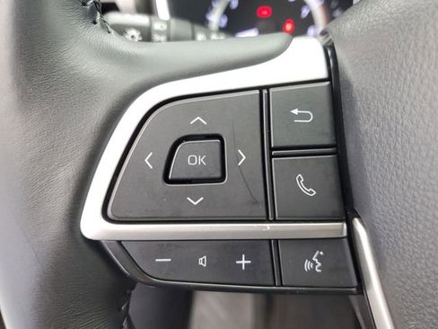 Used 2023 Toyota Highlander XLE image 26