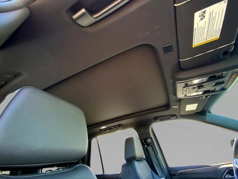 Used 2023 Chevrolet Tahoe Z71 w/ Luxury Package image 23