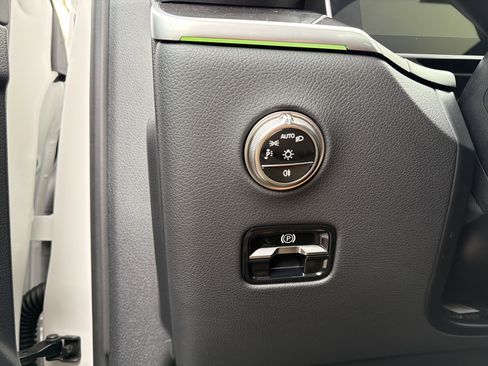 Used 2026 Mercedes-Benz GLC 300 4MATIC image 17