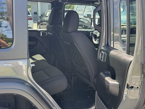 Used 2021 Jeep Wrangler Unlimited Rubicon AWD/4WD image 31