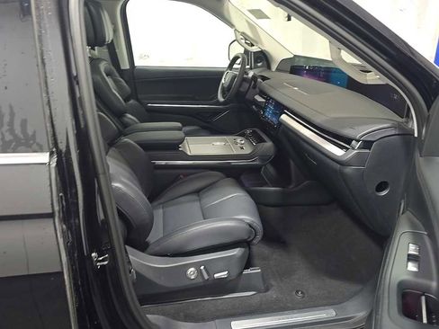 Used 2025 Lincoln Navigator Reserve AWD/4WD image 7