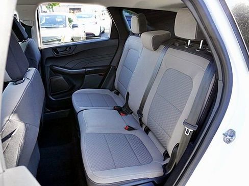 Used 2022 Ford Escape SE FWD image 16