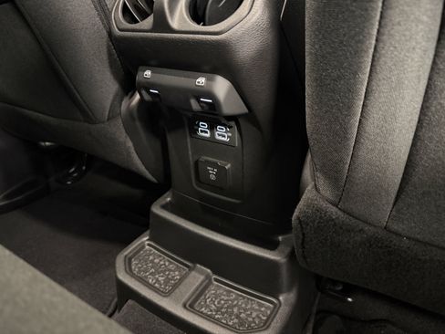 Used 2025 Jeep Wrangler Unlimited Sahara w/ Safety Group AWD/4WD image 22