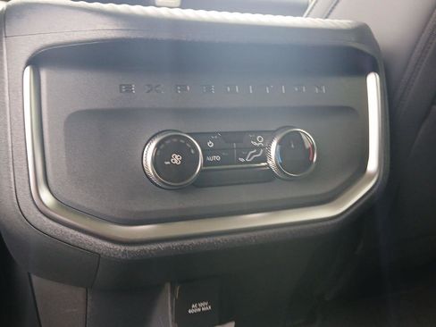 New 2026 Ford Expedition Active image 17