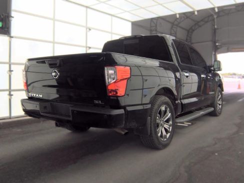 Used 2017 Nissan Titan SL w/ Chrome Package RWD image 2