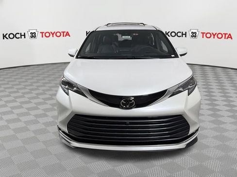New 2026 Toyota Sienna Platinum AWD/4WD image 2