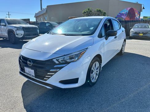 Used 2025 Nissan Versa S w/ Trunk Package FWD image 3
