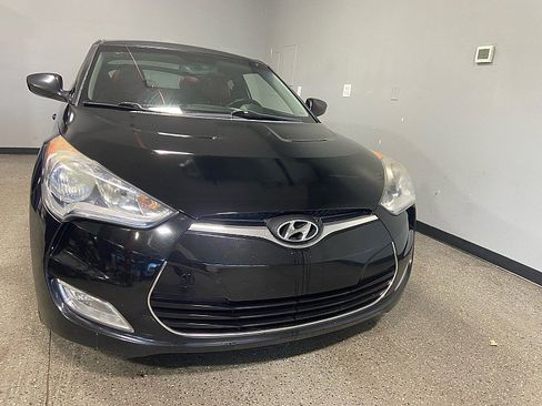 Used 2012 Hyundai Veloster w/ Style Pkg image 8
