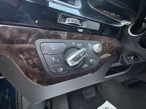 Used 2018 Audi Q7 3.0T Prestige AWD/4WD image 32