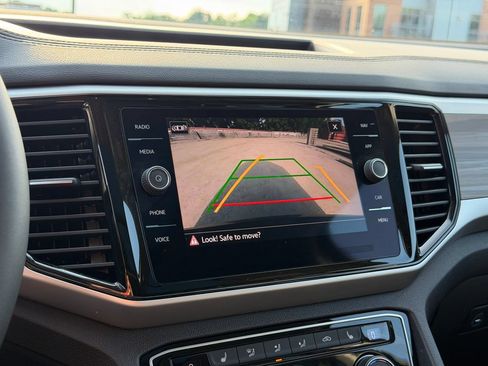 Certified 2023 Volkswagen Atlas SEL AWD/4WD image 17