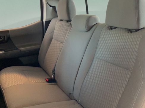 Used 2022 Toyota Tacoma SR5 RWD image 28