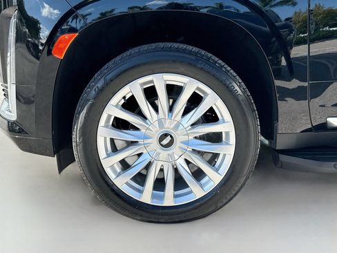Used 2024 Cadillac Escalade Luxury AWD/4WD image 43