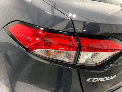 Certified 2025 Toyota Corolla LE image 30